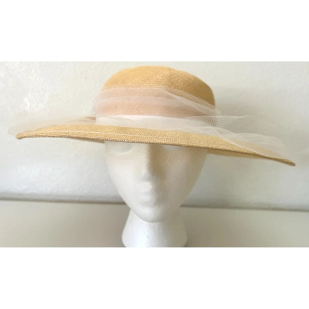Betmar Wide Brim Straw Dress Hat Cream Veil Flowers Vintage Style Floral Box EUC Betmar Wide Brim Straw Dress Hat Cream Veil Flowers Vintage  main image 3